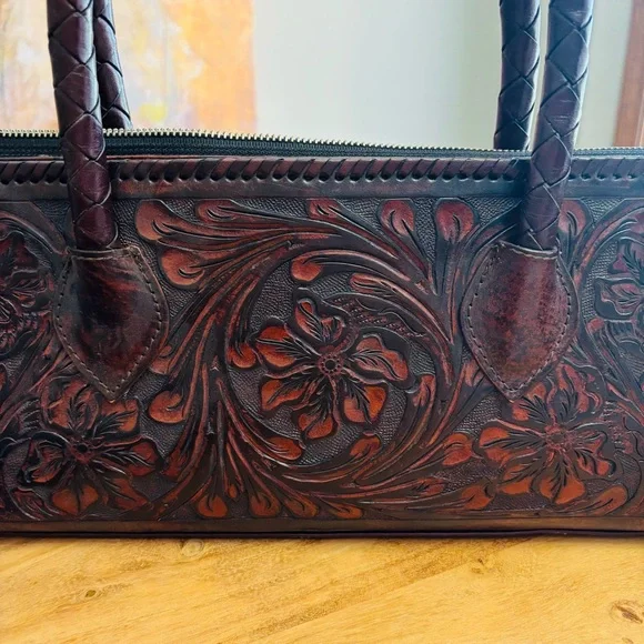 Elegant Floral Embossed Leather Handbag - Picture 2 of 9